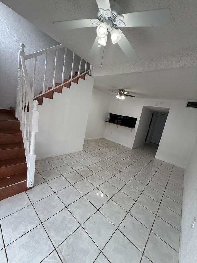 Photo - 1305 W 46th St