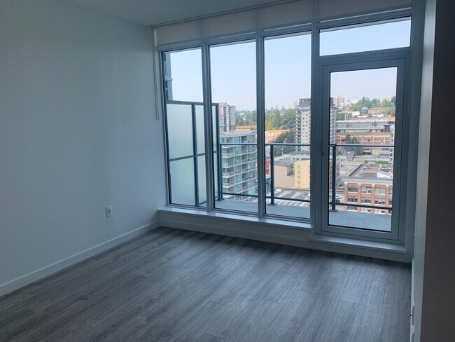 Photo - 680 Quayside Dr