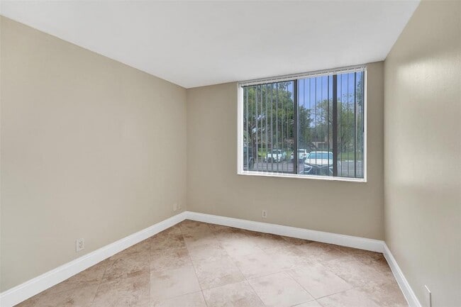 Photo - 10733 Cleary Blvd Unidad 101