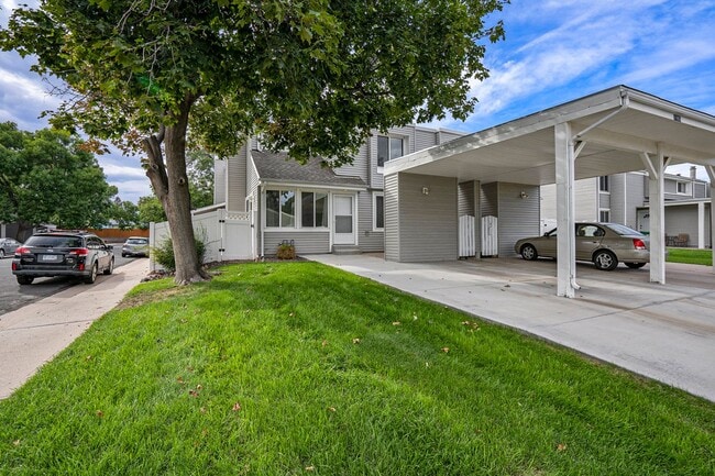 Spacious End Unit in Thornton - Spacious End Unit in Thornton Casa Adosada