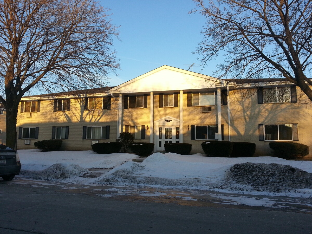 Photo - 2370 S 107th St Unidad Apt.8