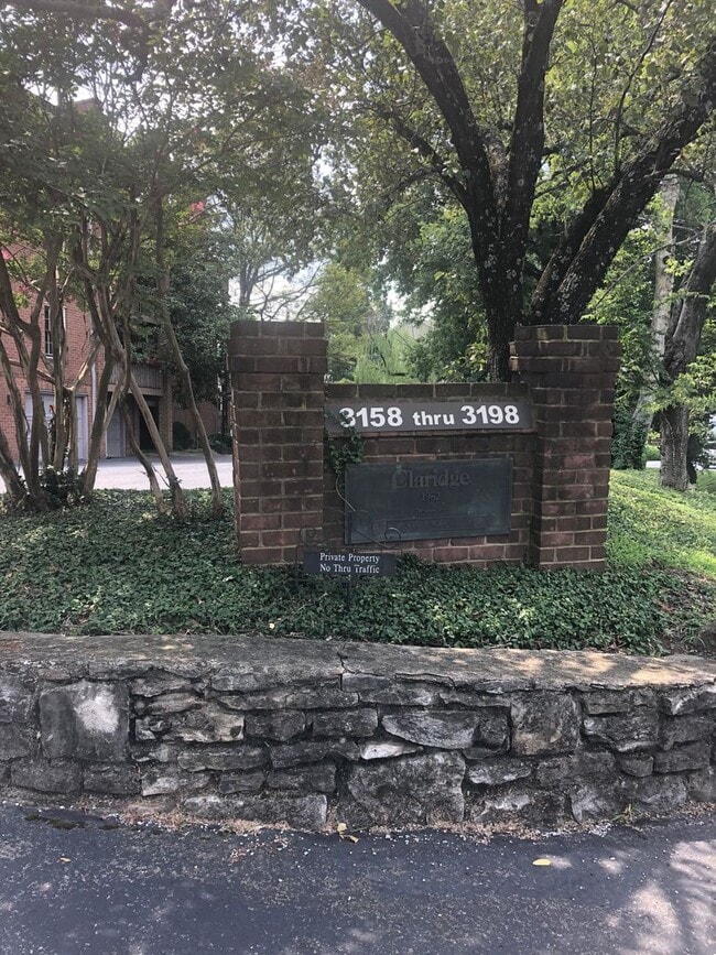 Building Photo - 2 Bed/2 Bath Condo located in Green Hills only minutes to Vandy and Easy Interstate Access, 1 Car...