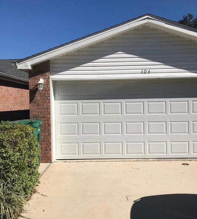 Building Photo - 104 Andalusia Rd