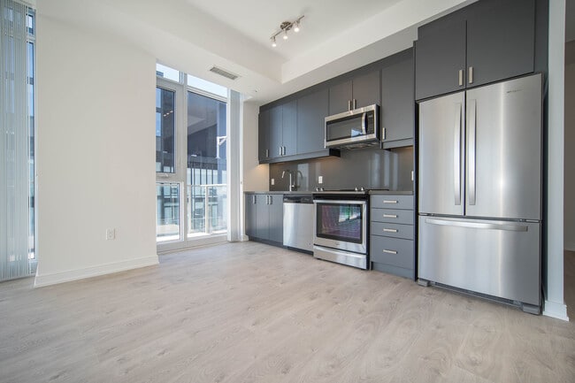 Photo - 50 Wellesley St E