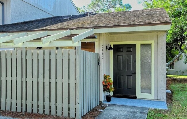 Building Photo - 5603 Summerside Ln Unit 44A