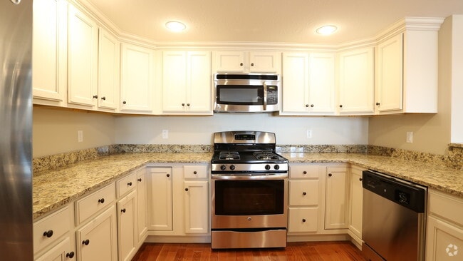 Kitchen - Eagle View Luxury Apartments