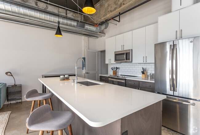 1BR, 1BA - 798SF