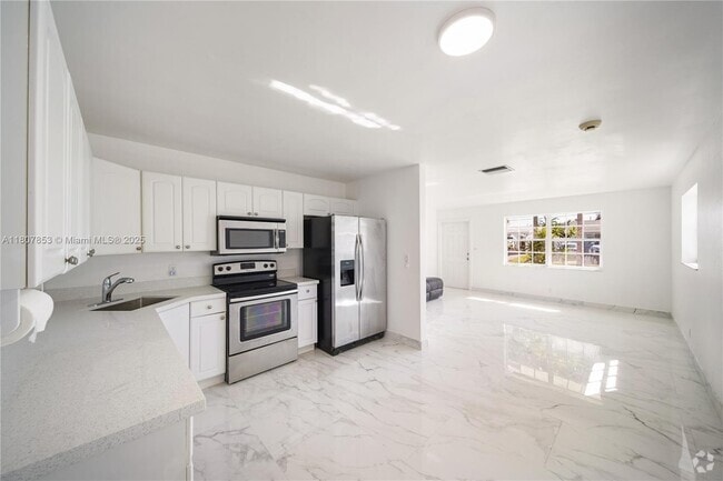 Building Photo - 2709 NW 54th St Rental
