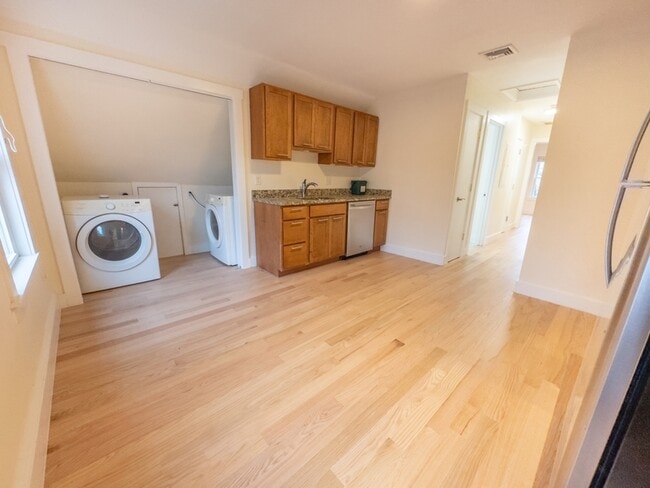 Photo - 54 Wendell St