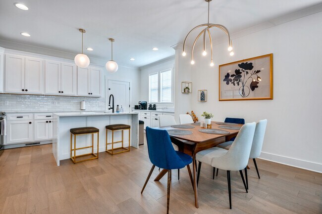 Photo - 1017 E 14th St