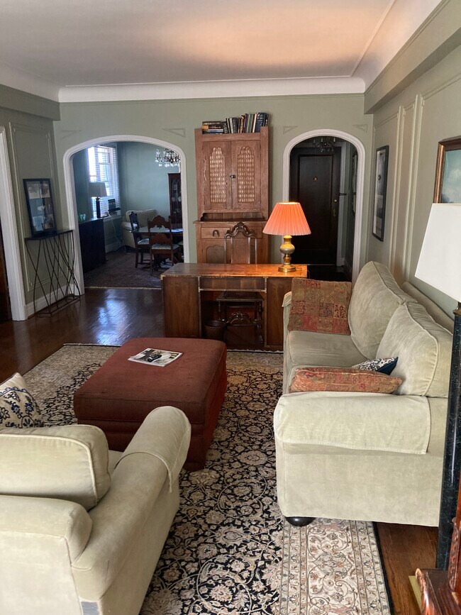 Living Room - 4440 Lindell Blvd Unit 904