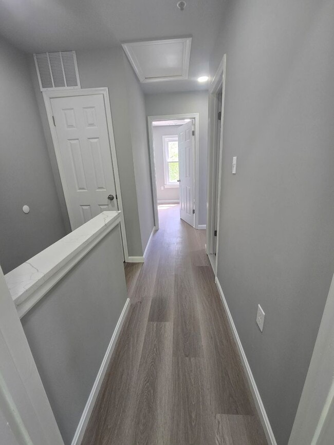 Photo - **VOUCHER HOLDERS **NEWLY REMODELED TOWNHOME IN CENTRAL LOCATION! 3 BEDROOM 2 1/2 BATH, FINISHED ...
