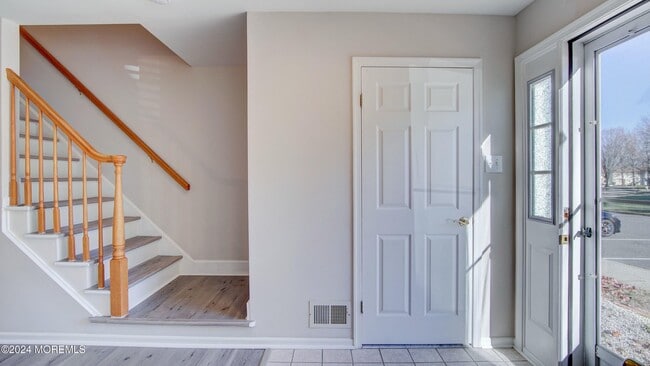 Photo - 27 Haverford Ct