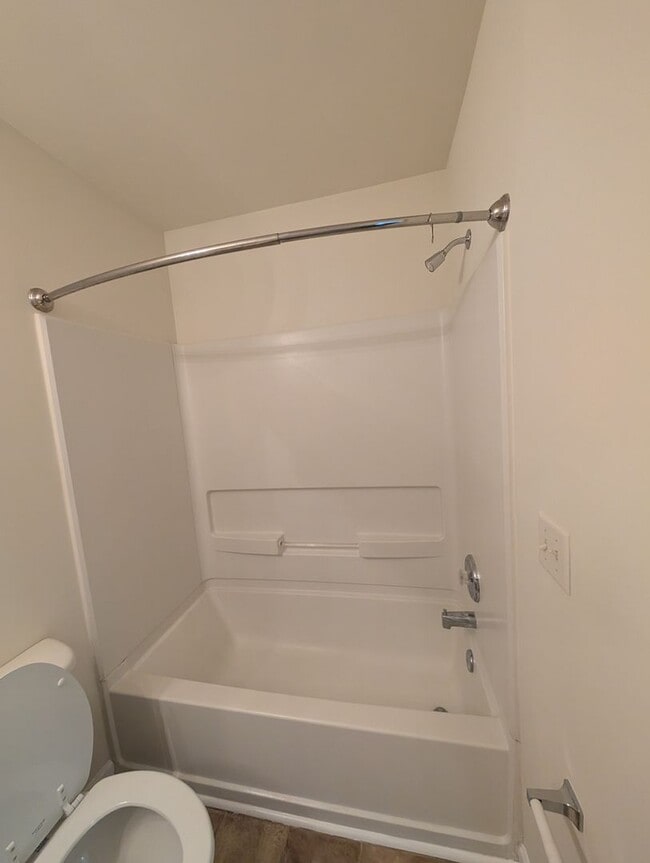 Photo - 322 Caribou Ln