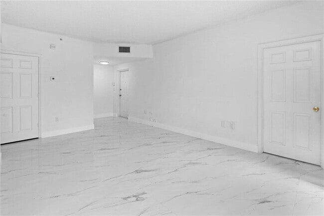 Building Photo - 7085 Nova Dr Unit 109