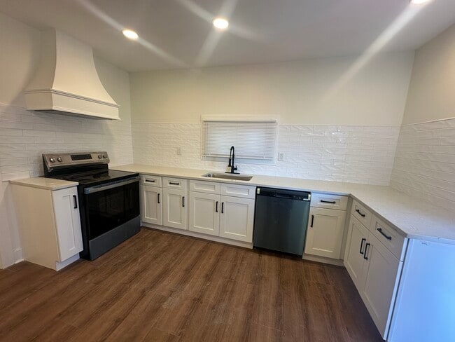 Photo - 245 Cromley St