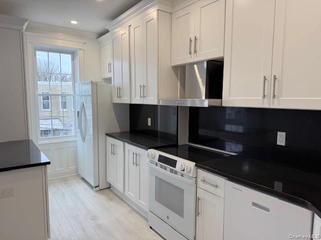 Photo - 61-33 Palmetto St