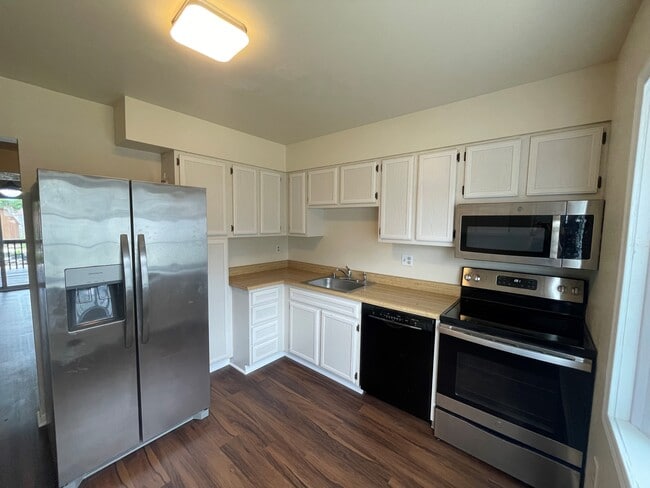 Cocina 1 - 8234 Roanoke Ct