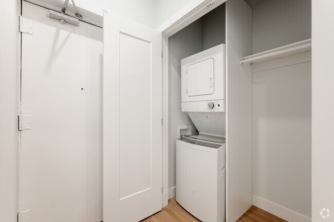 2BR, 1BA - 673SF - Laundry - 592-596 Church St & 67-71 Gloucester St