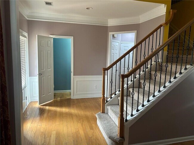 Photo - 815 Earlham Dr