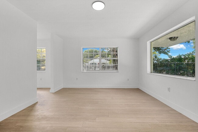 Photo - 153 NW 42nd St