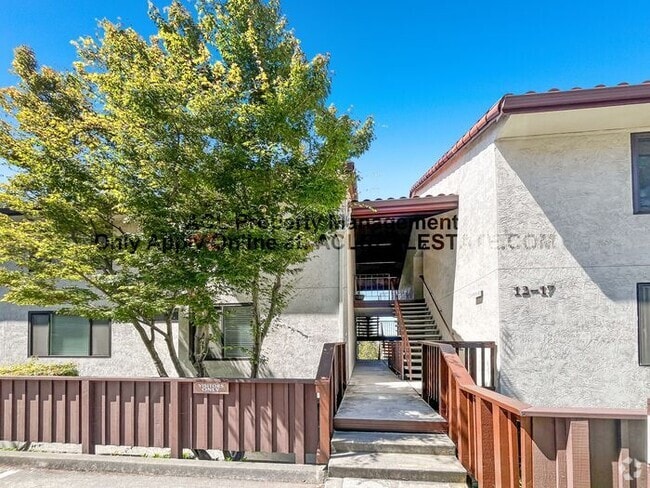 Building Photo - Bright 2BR/2BA Condo with Garage & Pool in...