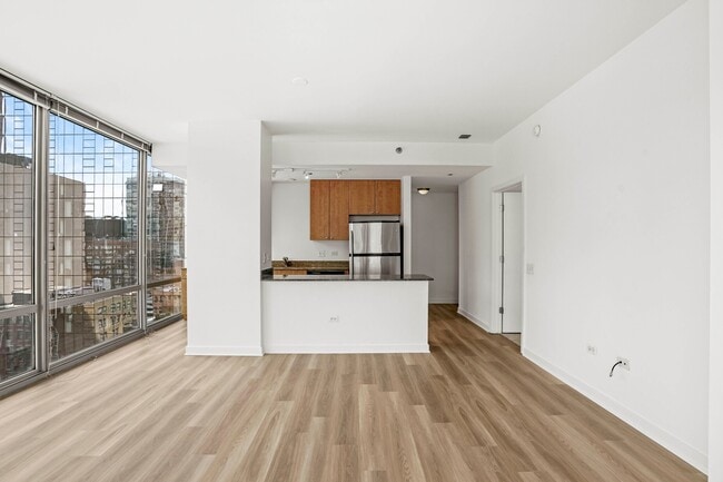 Photo - 740 S Clark St
