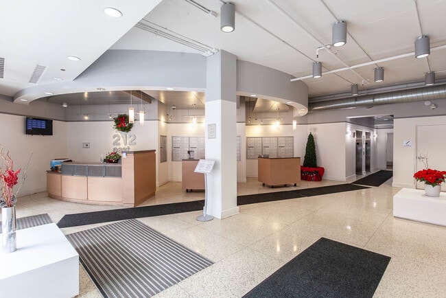 Photo - 212 E Cullerton St