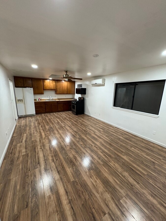 Photo - 9096 8th Ave