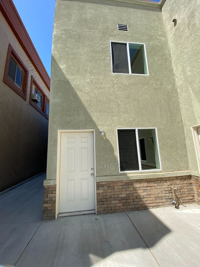 Photo - 574 Holt Ave Unit #3