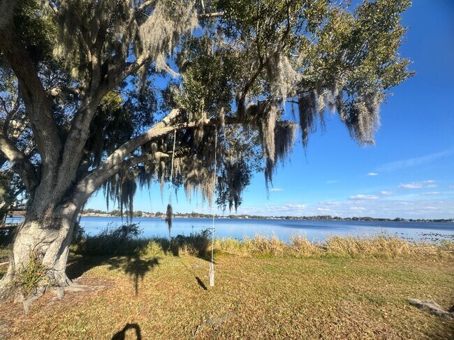 Photo - 734 Memorial Dr