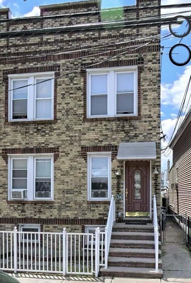 Building Photo - 34 W 13th St Rental