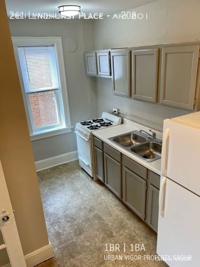 Photo - 261 Lyndhurst Pl Unit 208