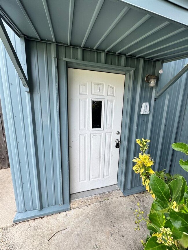Building Photo - 1050 FM970 Rental