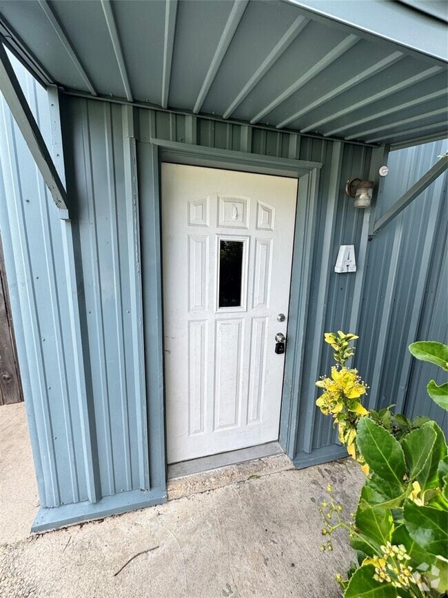Building Photo - 1050 FM970 Rental