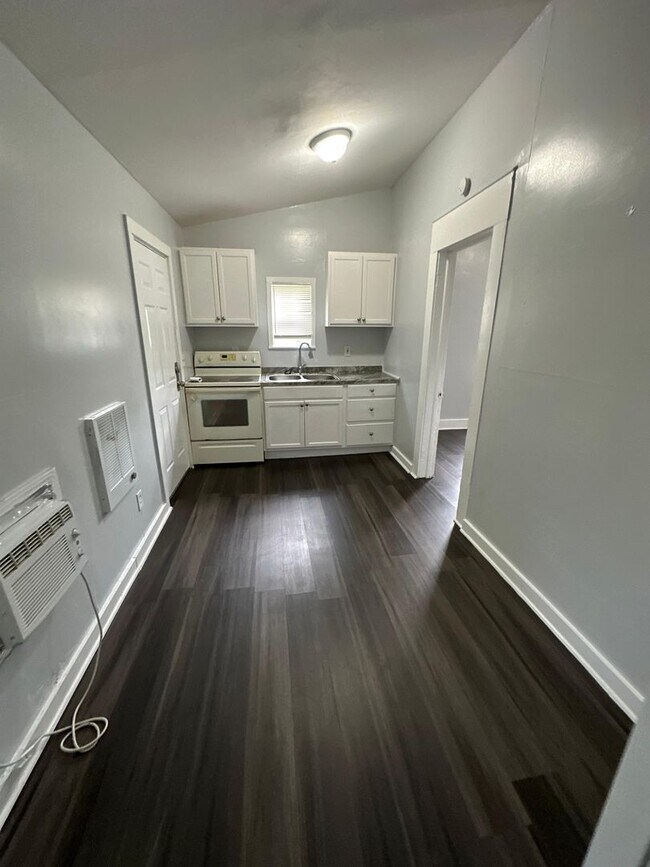 Photo - 1347 W 5th St Unidad C