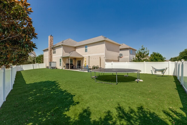 Photo - 1000 Marietta Ln