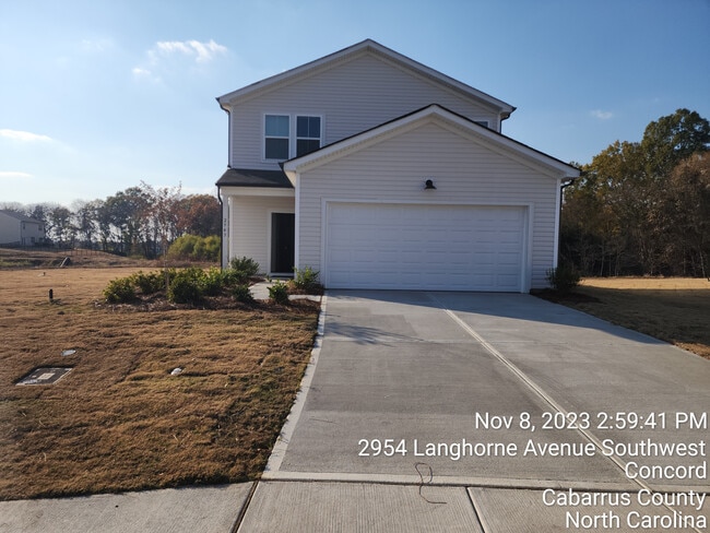 Photo - Room in House on Langhorne Ave SW