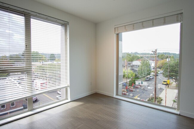 Photo - Fabulous Top Floor Sellwood 1-Bedroom with Condo-Grade Finishes! Unit 404