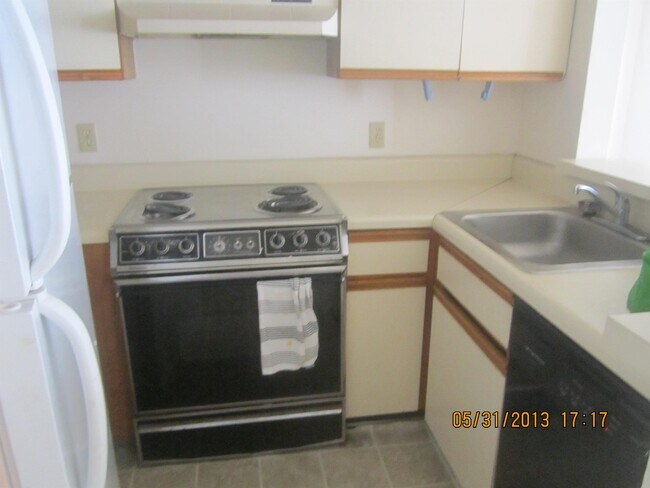 Photo - 1600 Park Cir