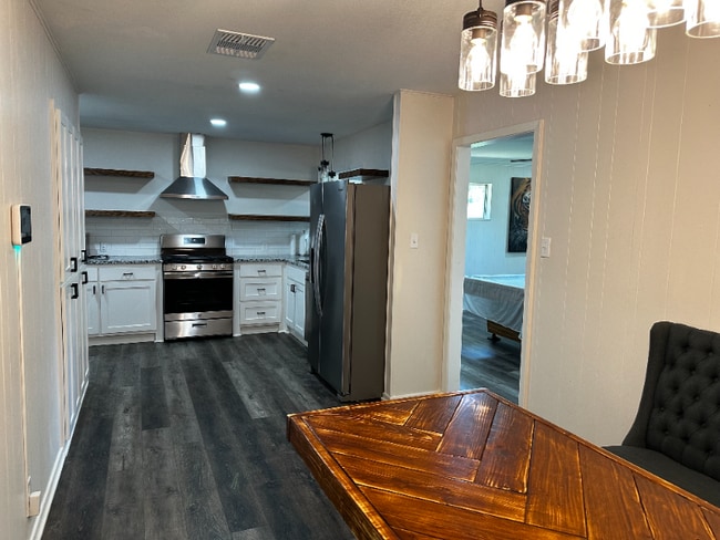 Photo - 201 Waters St