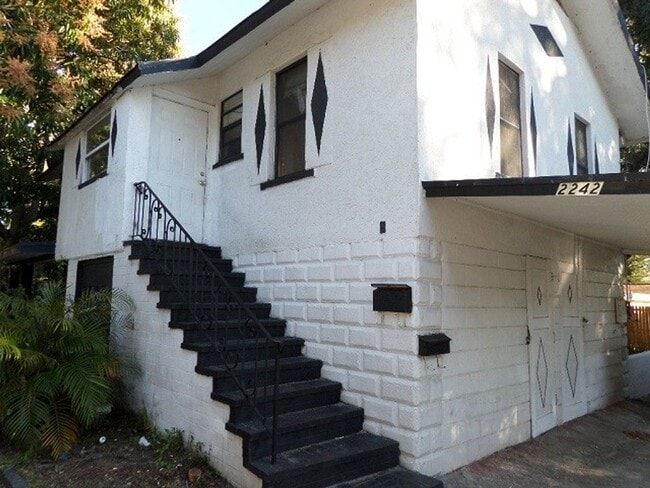 Building Photo - 2242 23rd Ave S Unit 2242 23rd Ave S. - Lower