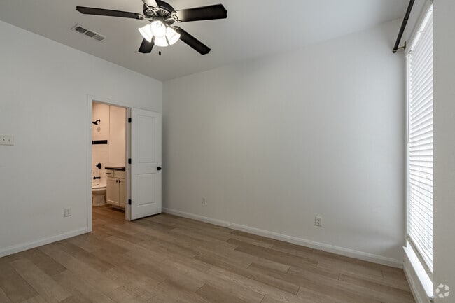 2BR, 2BA - 1150SF - Bedroom
