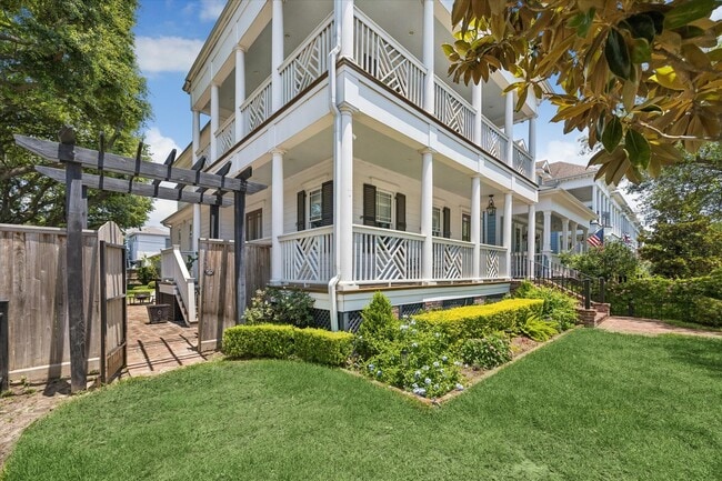 Photo - 345 W 16th St