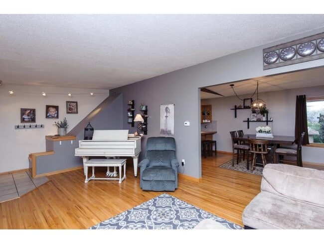 Photo - 430 21st Ave SW