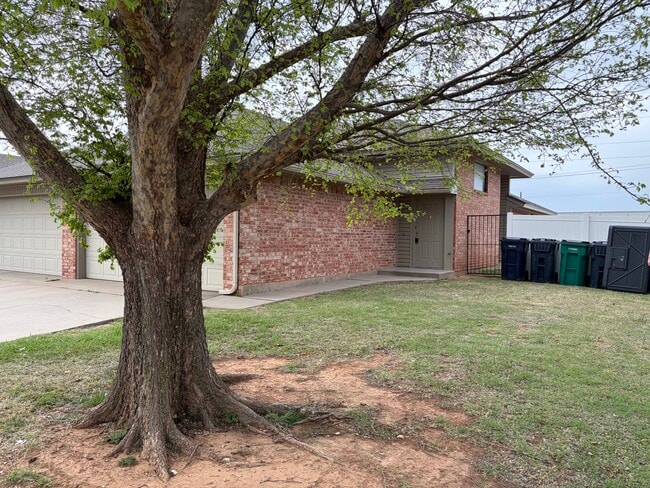 Building Photo - 2805 SE 89th Ter