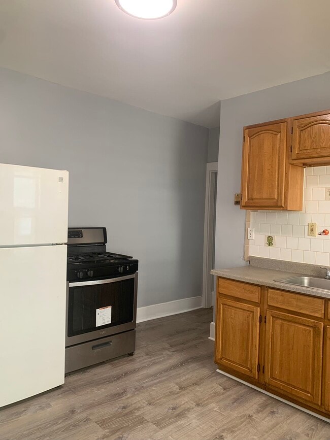 Building Photo - 146 Spencer St Unit 1 Rental