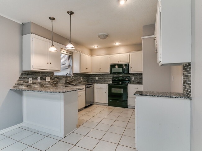 Building Photo - 205 N Rockypoint Dr Rental