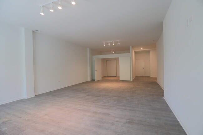 Building Photo - 2550 S Wabash Ave Unit 207