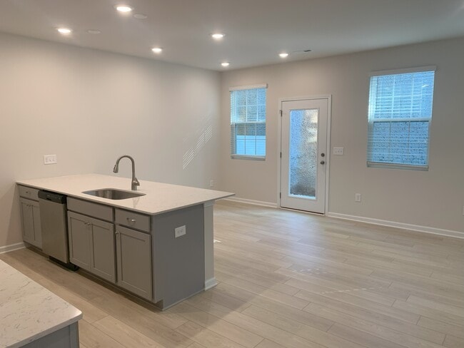 Photo - 400 Trailblazer Dr